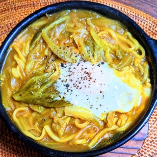 カレー鍋焼きラーメン